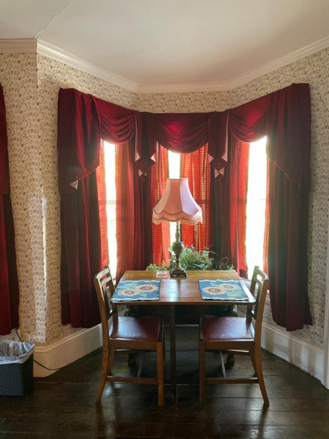 Hillcrest Bed & Breakfast