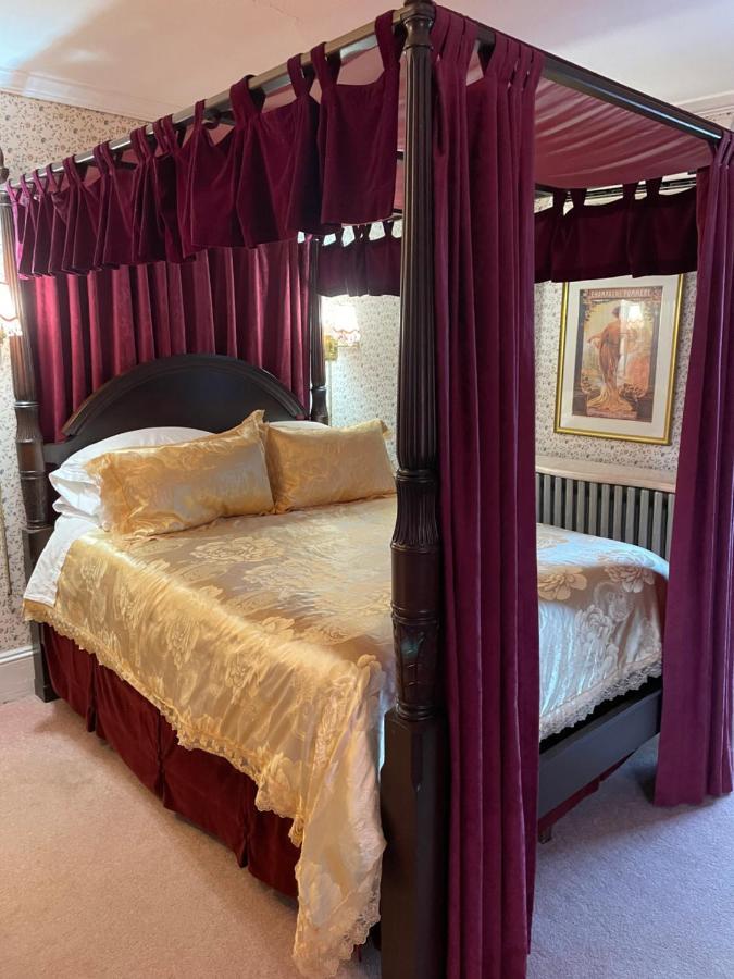 Hillcrest Bed & Breakfast *